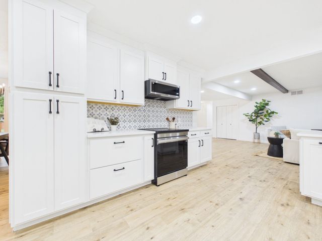 7926 E Killarney Pl, Wichita, KS 67206