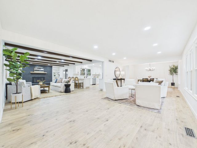 7926 E Killarney Pl, Wichita, KS 67206