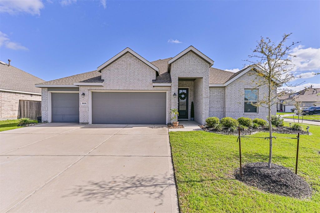 9606 Sterling Arbor Drive, Baytown, TX 77521
