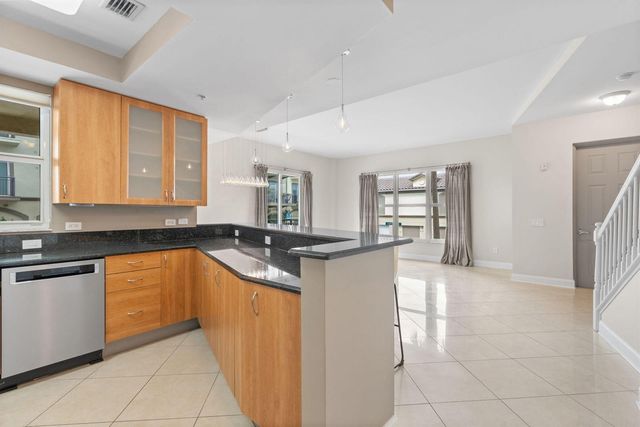 2617 NE 14th Avenue 109, Wilton Manors, FL 33334