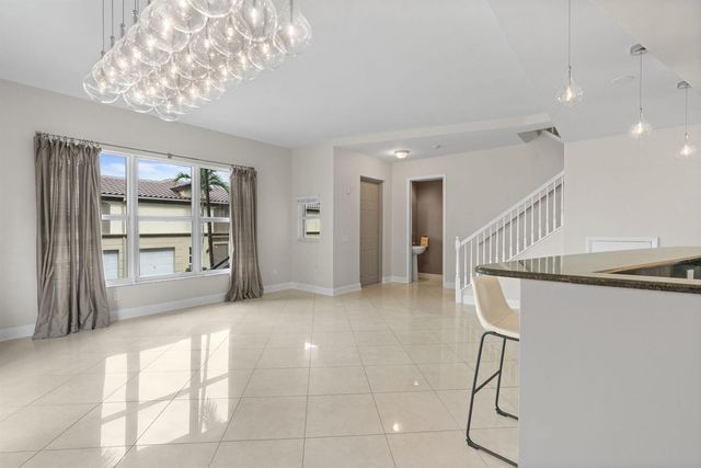 2617 NE 14th Avenue 109, Wilton Manors, FL 33334