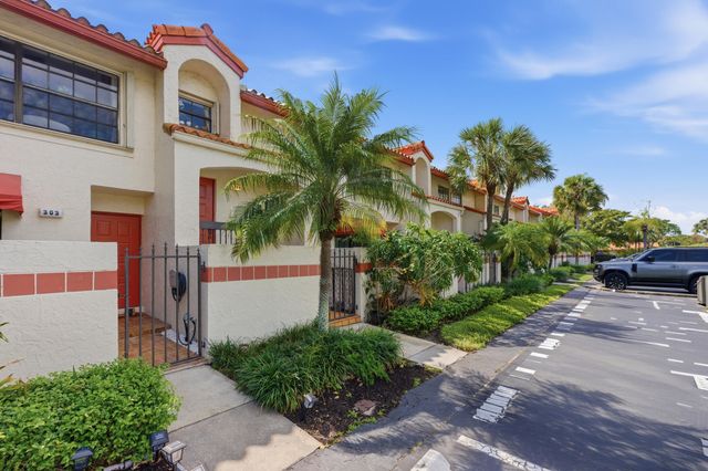 304 Liberty Court, Deerfield Beach, FL 33442