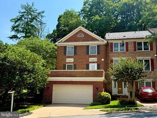 2317 S QUEEN ST, Arlington, VA 22202