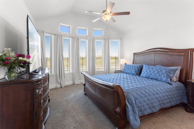 945 Goose Creek Street, Webster, TX 77598