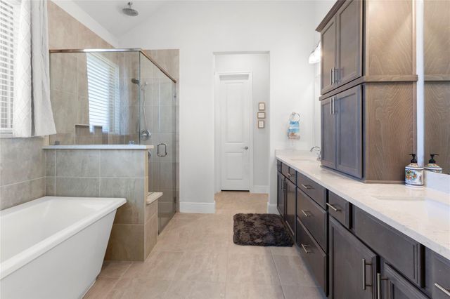 945 Goose Creek Street, Webster, TX 77598