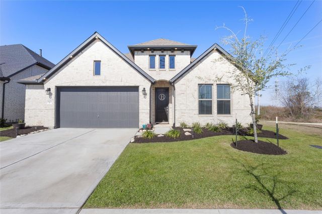 945 Goose Creek Street, Webster, TX 77598