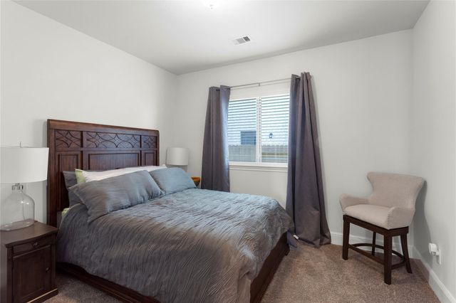 945 Goose Creek Street, Webster, TX 77598