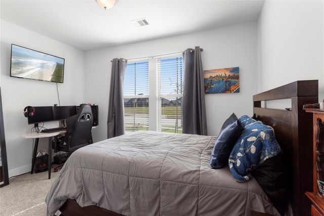 945 Goose Creek Street, Webster, TX 77598