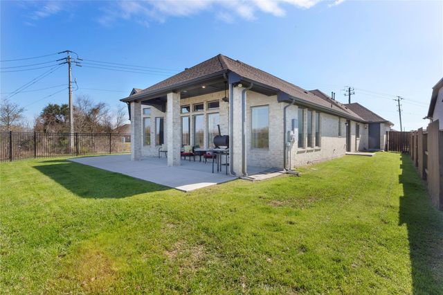 945 Goose Creek Street, Webster, TX 77598