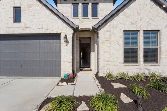 945 Goose Creek Street, Webster, TX 77598