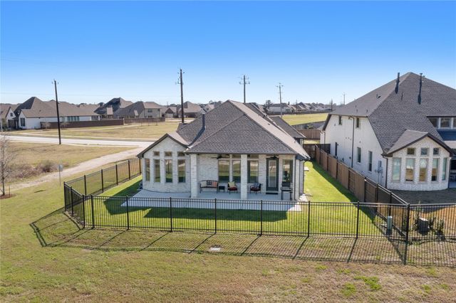 945 Goose Creek Street, Webster, TX 77598