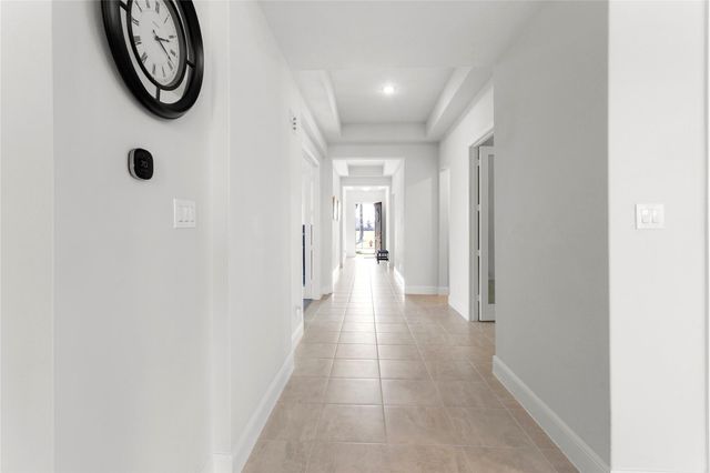 945 Goose Creek Street, Webster, TX 77598