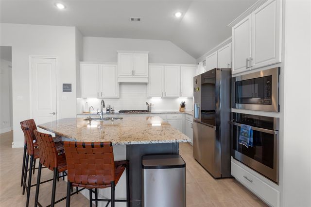 945 Goose Creek Street, Webster, TX 77598