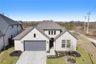 945 Goose Creek Street, Webster, TX 77598