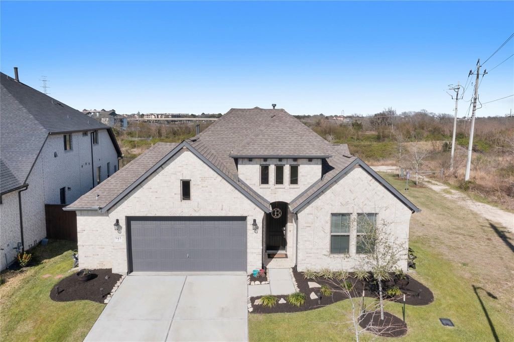 945 Goose Creek Street, Webster, TX 77598
