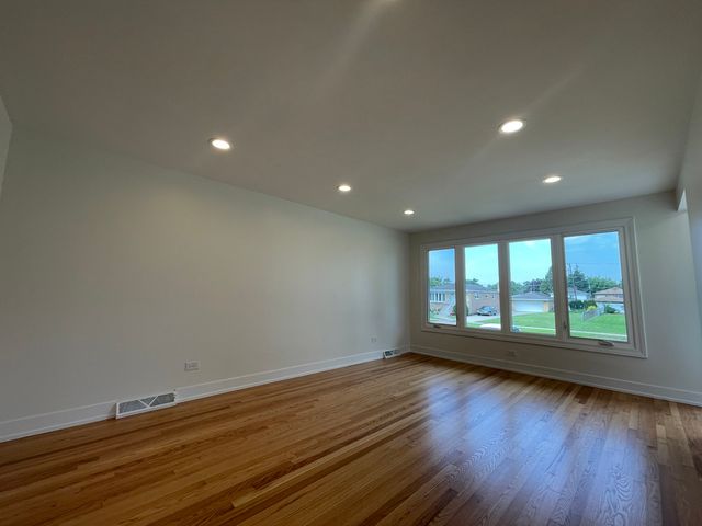 7925 Natchez Avenue, Burbank, IL 60459