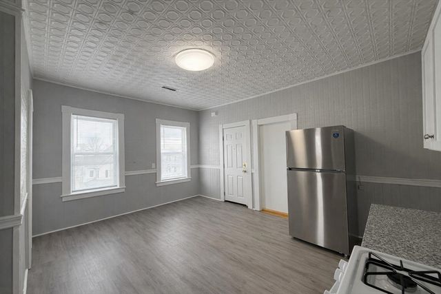 133 University Ave 6, Lowell, MA 01854