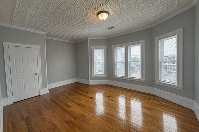 133 University Ave 6, Lowell, MA 01854