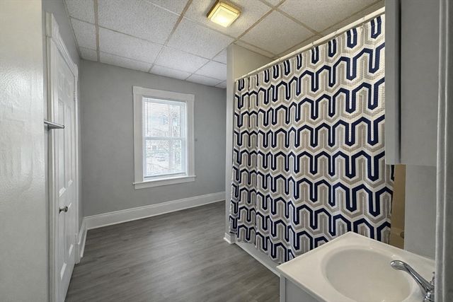 133 University Ave 6, Lowell, MA 01854
