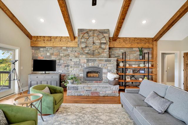 11998 E Highway 32, Stockton, MO 65785