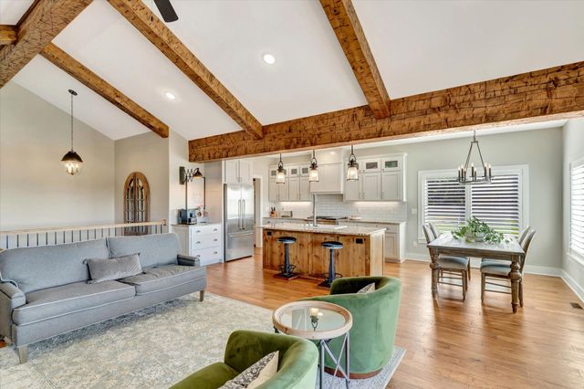 11998 E Highway 32, Stockton, MO 65785