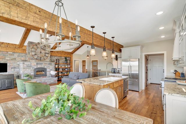 11998 E Highway 32, Stockton, MO 65785