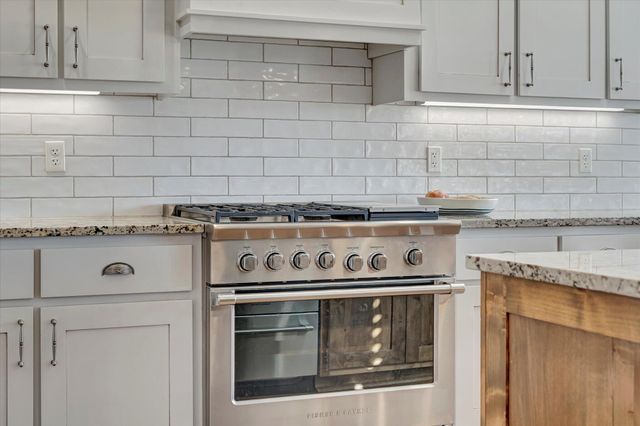 11998 E Highway 32, Stockton, MO 65785