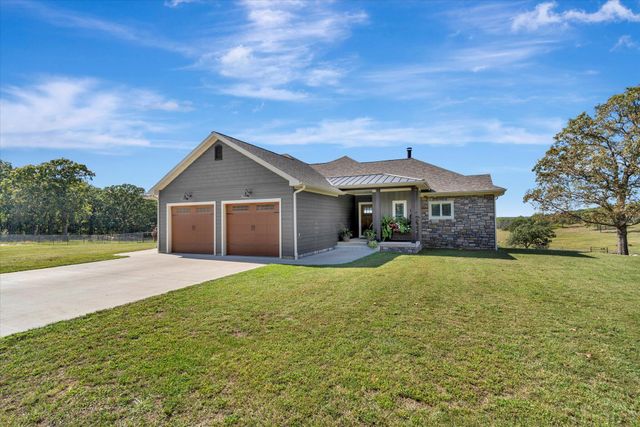 11998 E Highway 32, Stockton, MO 65785