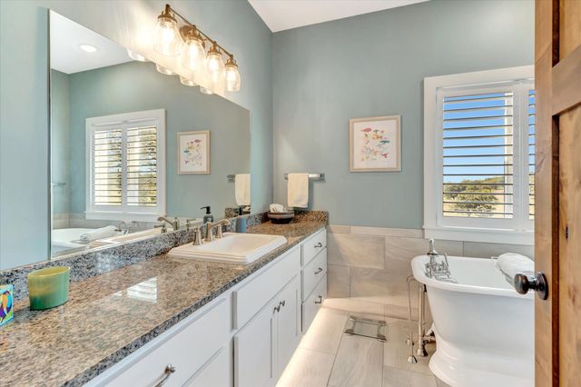 11998 E Highway 32, Stockton, MO 65785