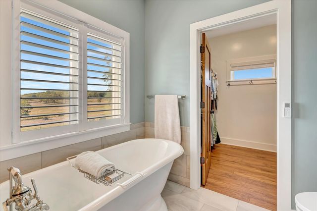 11998 E Highway 32, Stockton, MO 65785