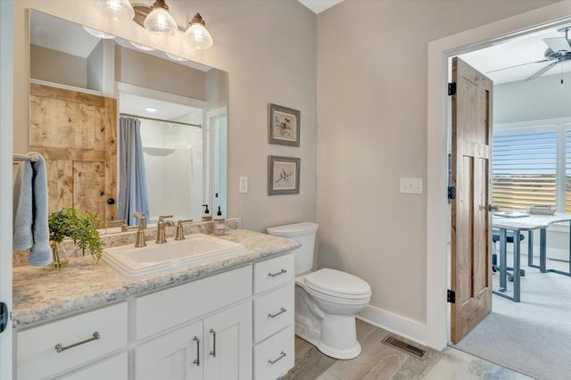 11998 E Highway 32, Stockton, MO 65785