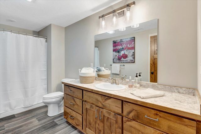 11998 E Highway 32, Stockton, MO 65785