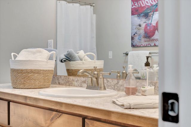 11998 E Highway 32, Stockton, MO 65785