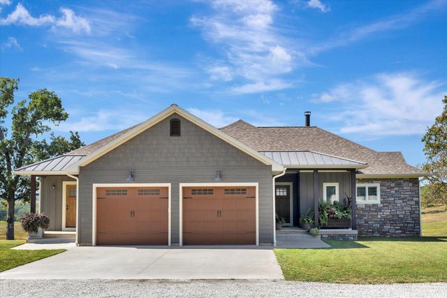 11998 E Highway 32, Stockton, MO 65785