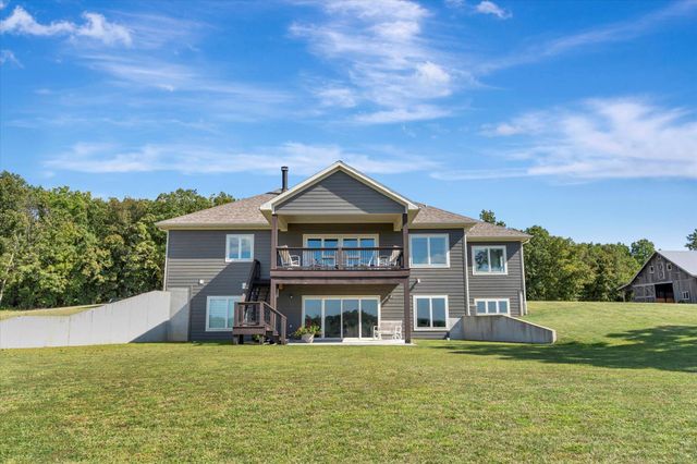 11998 E Highway 32, Stockton, MO 65785