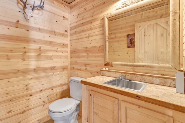 11998 E Highway 32, Stockton, MO 65785