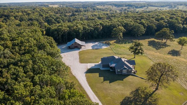 11998 E Highway 32, Stockton, MO 65785