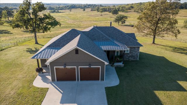 11998 E Highway 32, Stockton, MO 65785