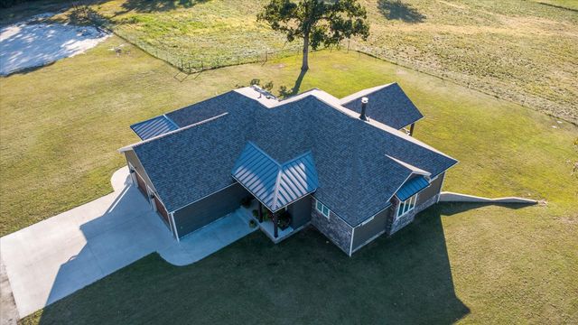 11998 E Highway 32, Stockton, MO 65785