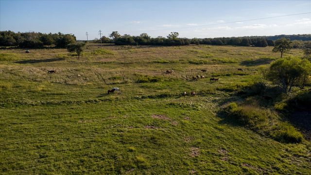 11998 E Highway 32, Stockton, MO 65785