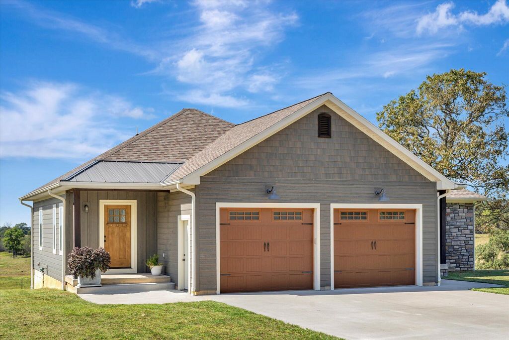 11998 E Highway 32, Stockton, MO 65785