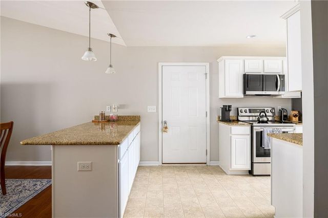 3118 Hyde Place Circle, Winston-salem, NC 27103