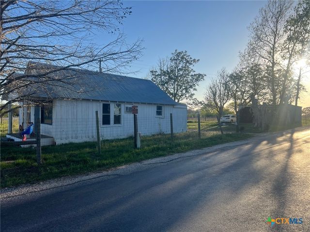 37 Hannessee Road, Cuero, TX 77954