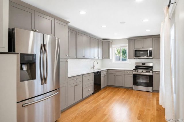 46 Stone Lane, Levittown, NY 11756
