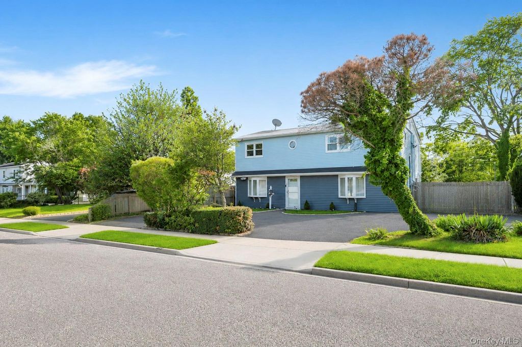 46 Stone Lane, Levittown, NY 11756