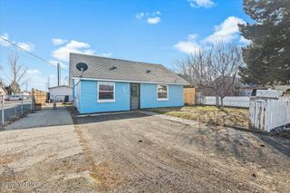 E 1208 Alder St, Yakima, WA 98901