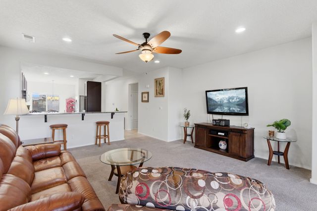 5827 Fossil Road NW, Albuquerque, NM 87114