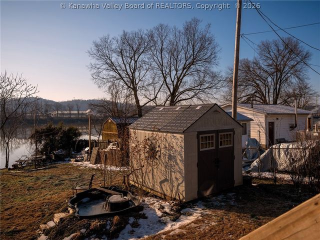 120 Whittbury Lane, Red House, WV 25168
