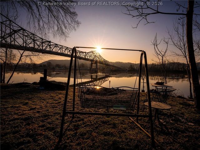 120 Whittbury Lane, Red House, WV 25168