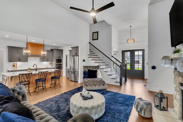 2614 Holly Springs Dr, Murfreesboro, TN 37128